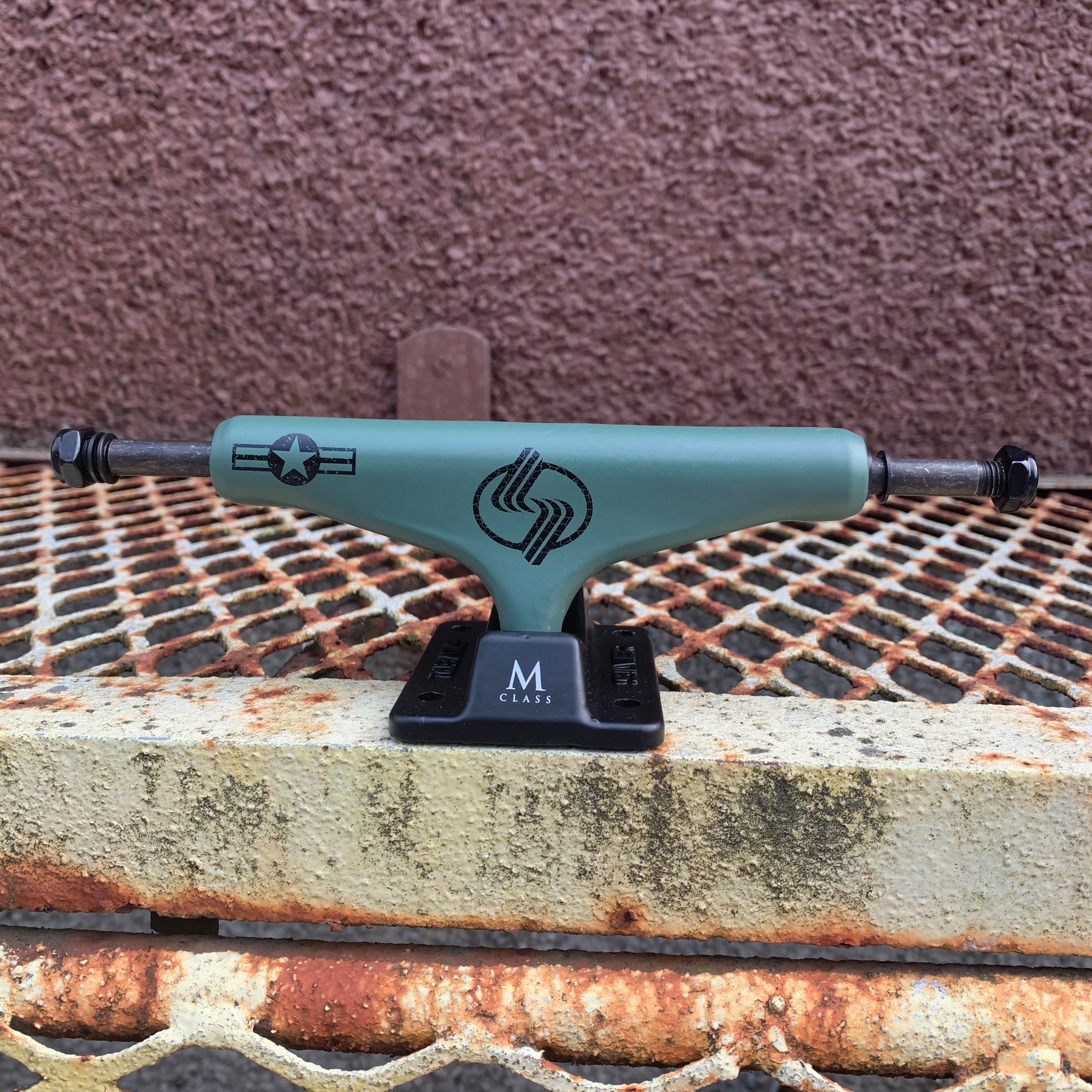 Independence Trucks 139シルバー/グリーン Amazon | INDEPENDENT (インディペンデント) トラック シルバー