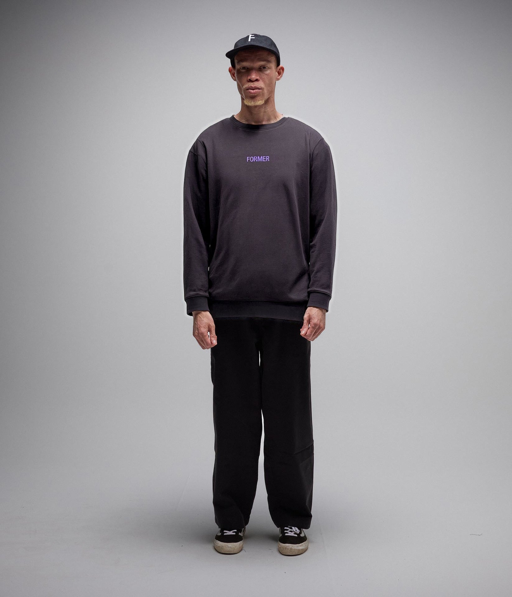 FORMER LEGACY EMB CREW NECK SWEATER PEPPER