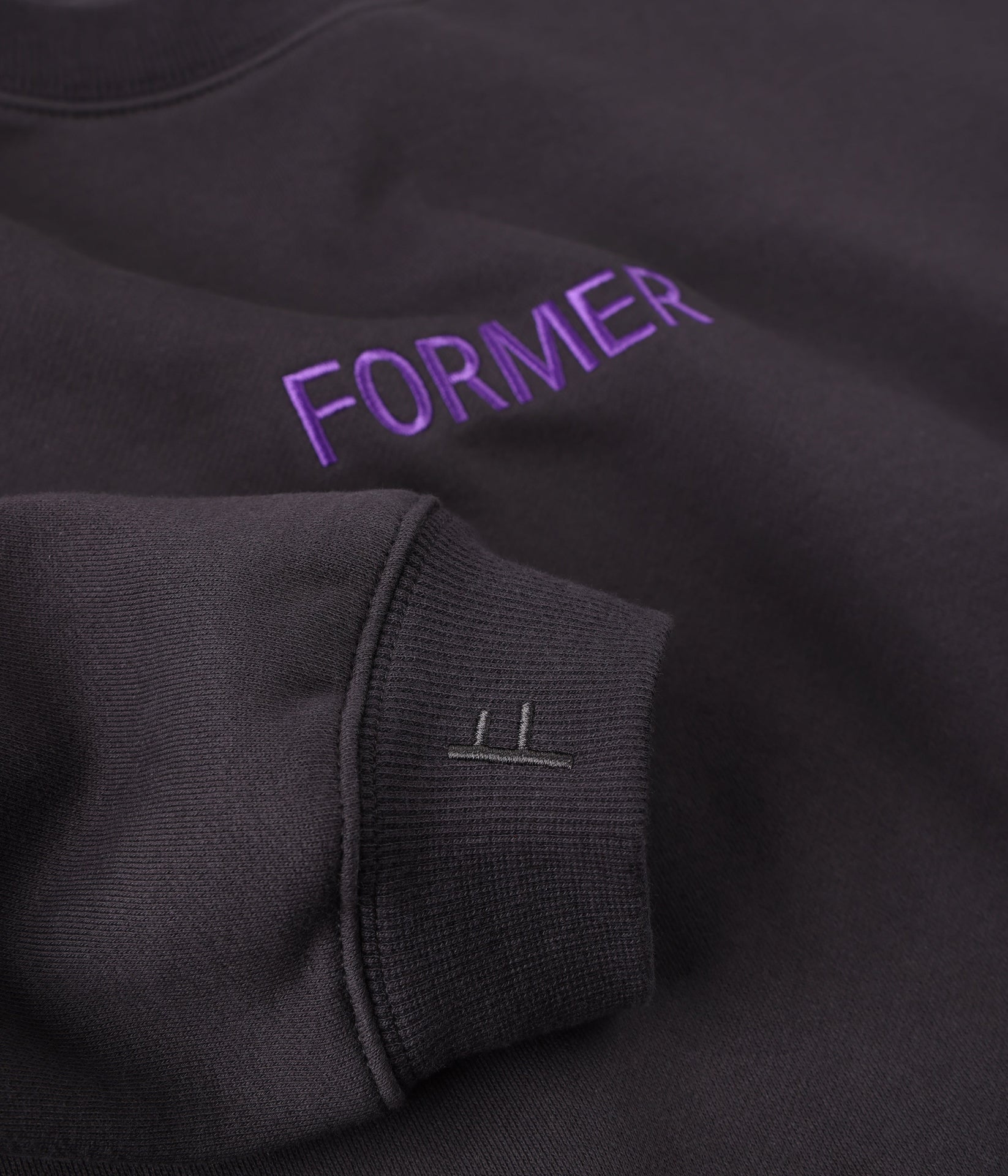 FORMER LEGACY EMB CREW NECK SWEATER PEPPER