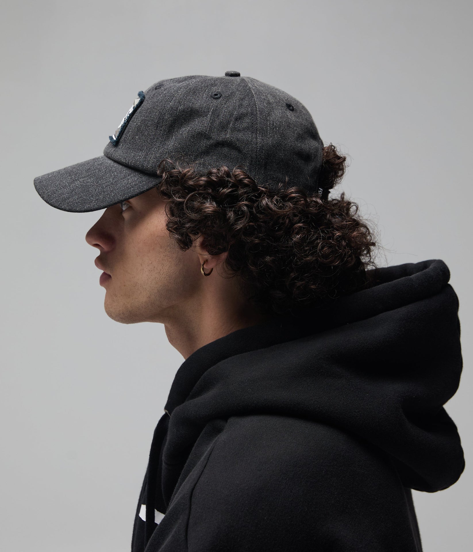 FORMER STUDDED CAP BLACK