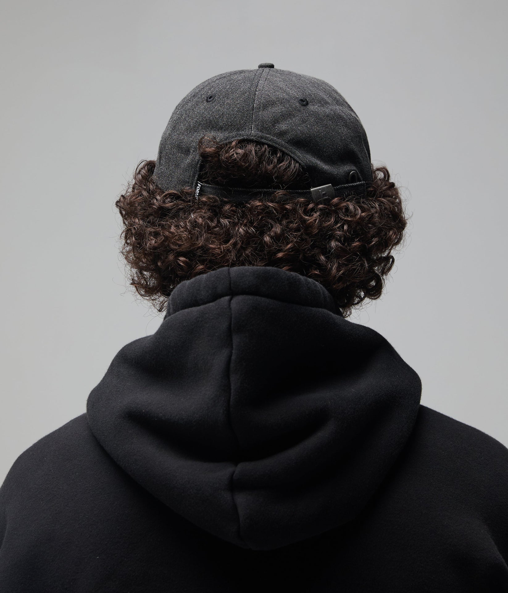 FORMER STUDDED CAP BLACK
