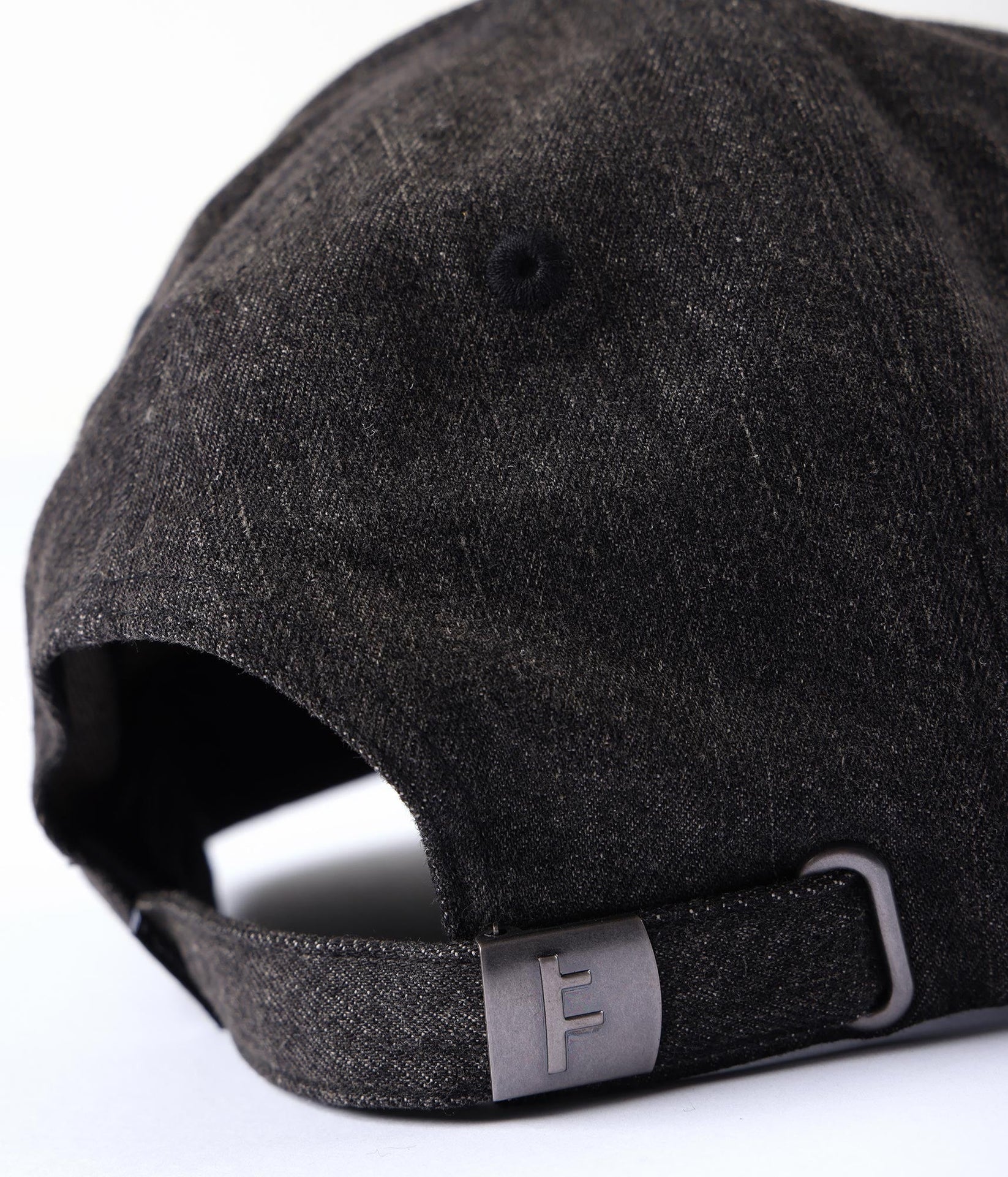 FORMER STUDDED CAP BLACK