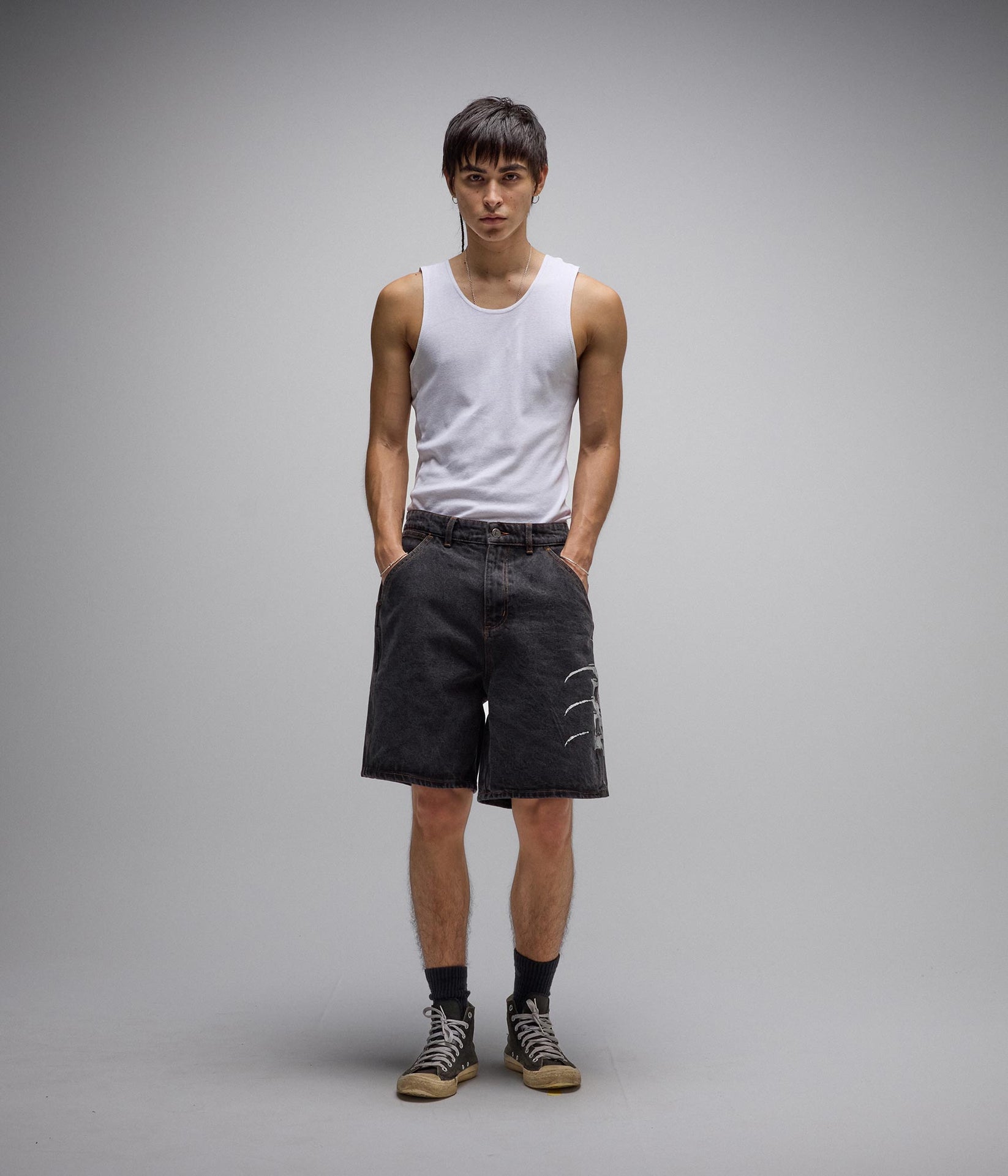FORMER DION DENIM WALKSHORT WASHED BLACK
