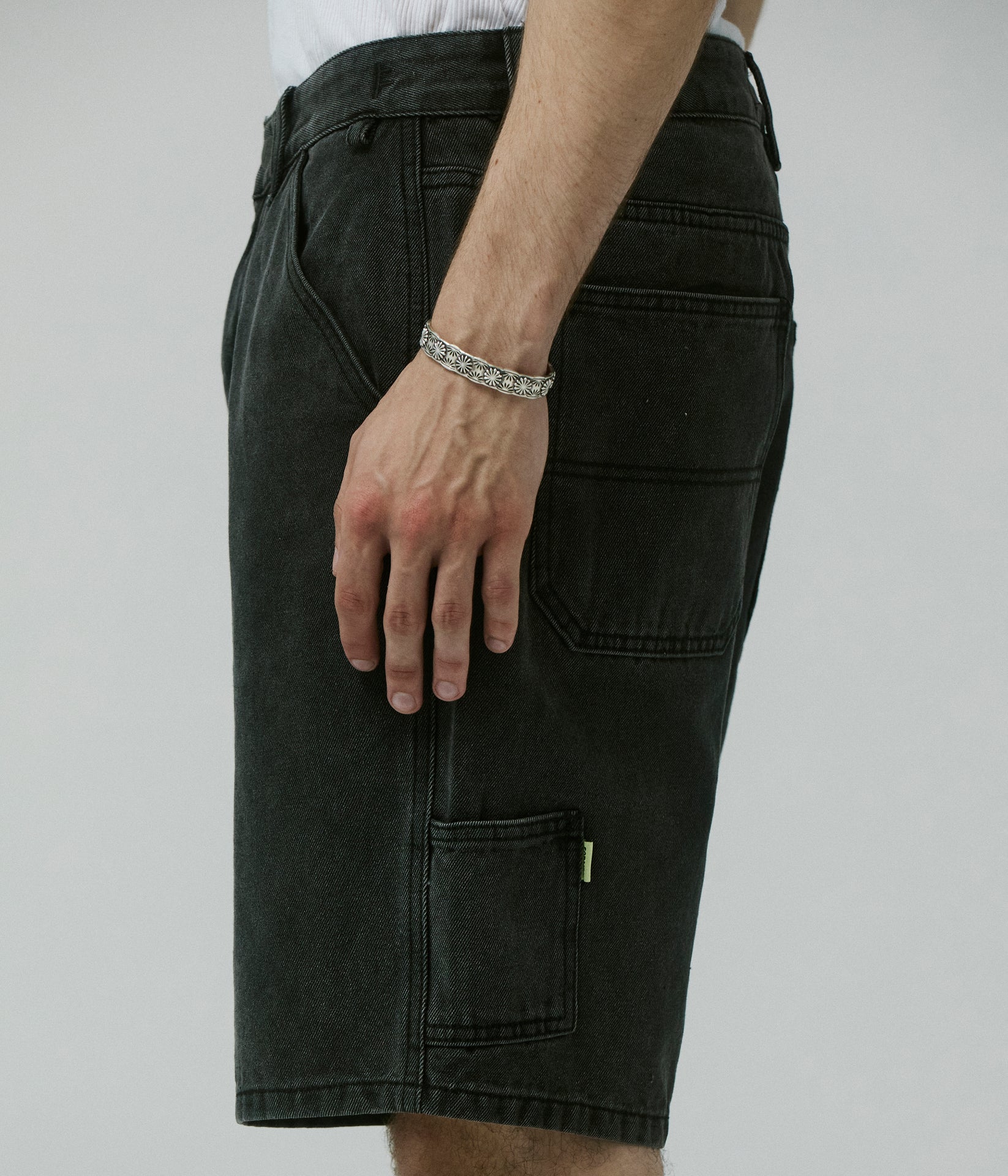 FORMER DISTEND VT DENIM CARPENTER SHORT WASHED BLACK