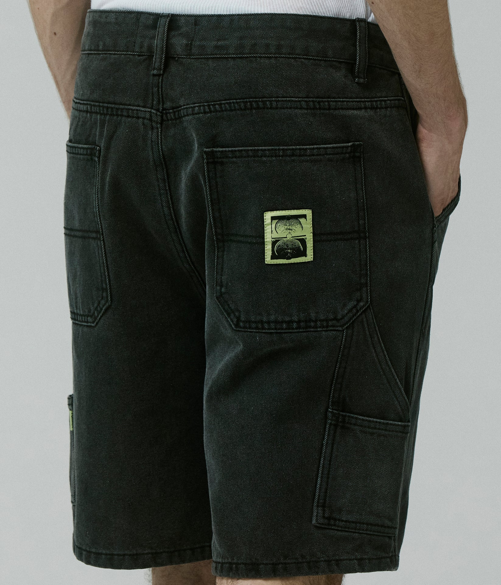 FORMER DISTEND VT DENIM CARPENTER SHORT WASHED BLACK