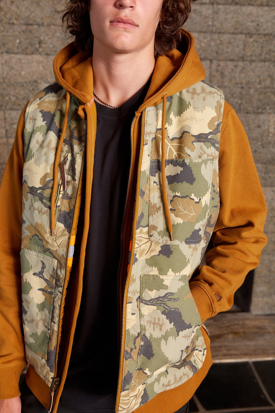 BRIXTON BUILDERS ABRAHAM REVERSIBLE VEST LEAF CAMO GOLDEN BROWN