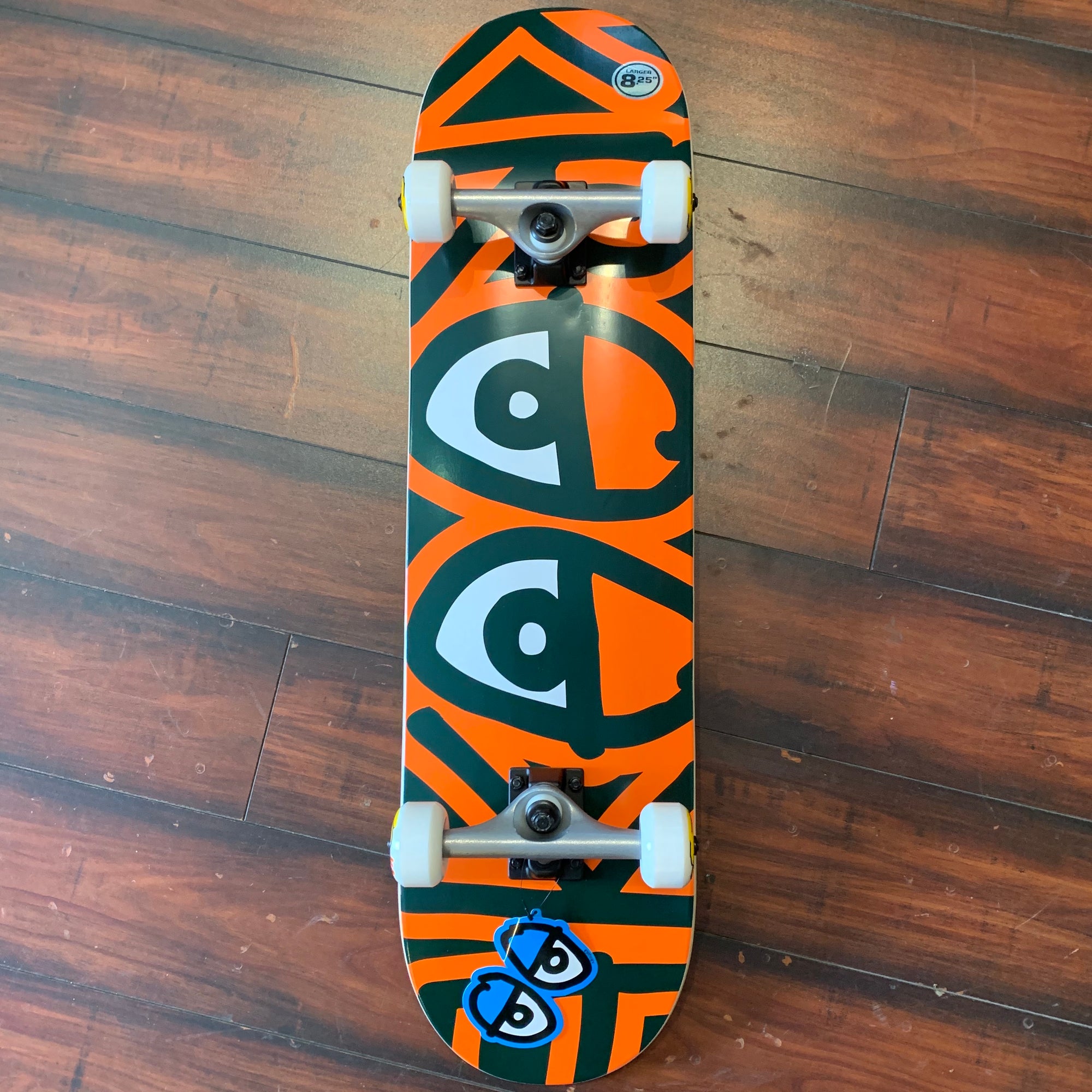 KROOKED BIG EYES TWO X-LARGE COMPLETE (8.25&quot;) - The Drive Skateshop
